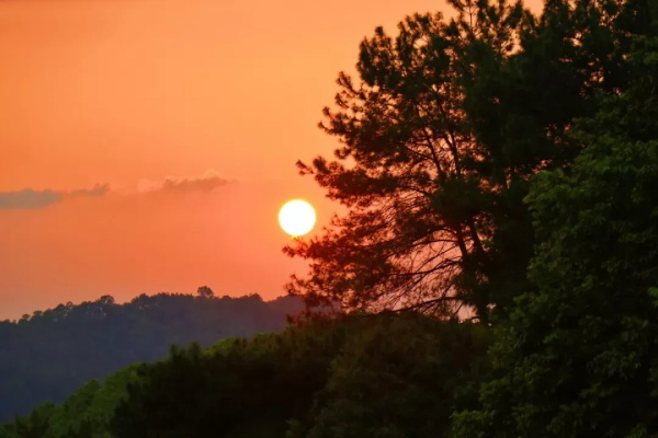 �����Ϸɣ���һ�����У������ո�𣬺Ͷ�����ӵ��